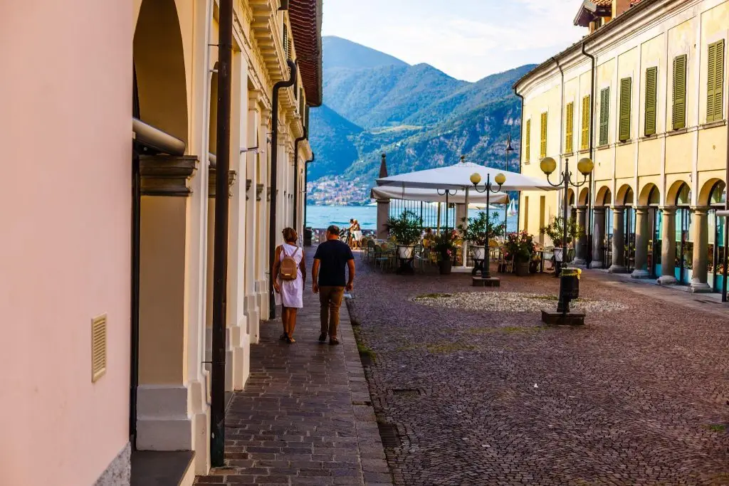 Couple enjoying a quiet moment in a Lake Como